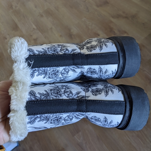 Yes We Vibe Boots - Picture 6 of 6